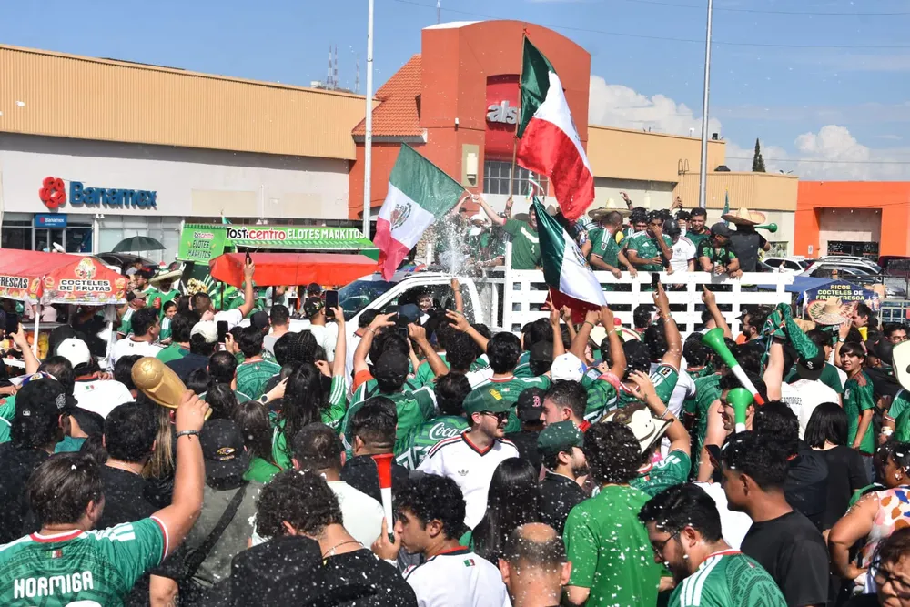 FESTEJAN TRIUNFO MUNDIAL3