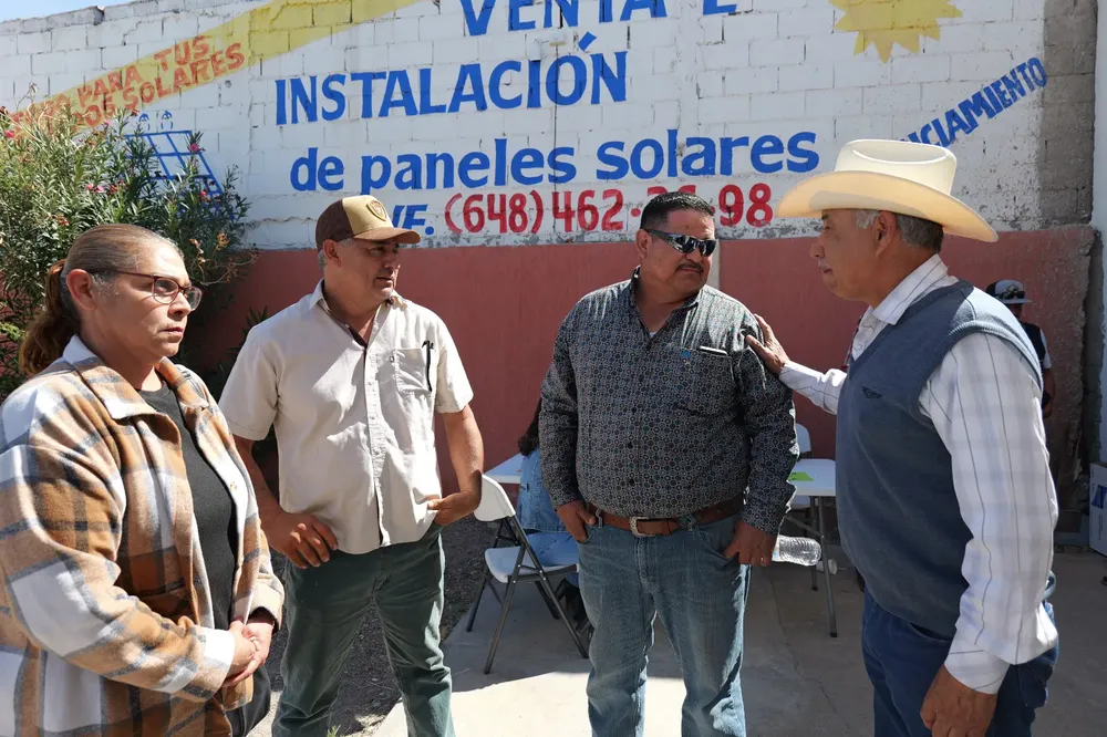 ARTURO ZUBIA LLEVA APOYOS6