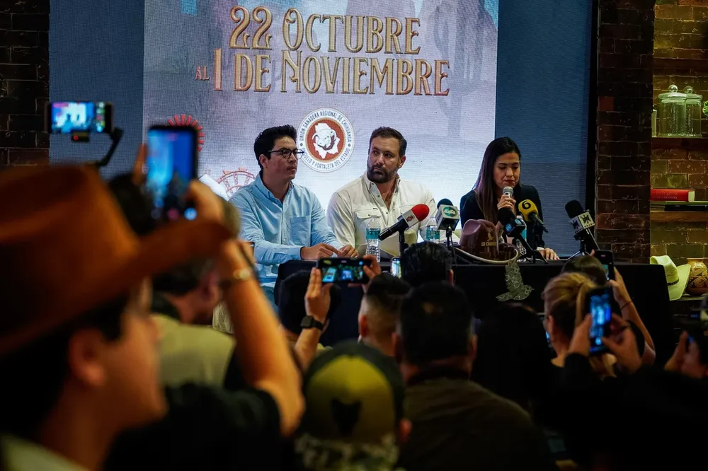 EXPOGAN REVELA CARTELERA ARTISTICA3