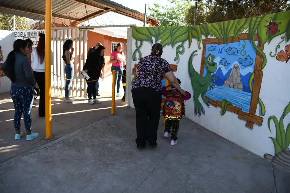 REGRESAN CLASES LUNES2