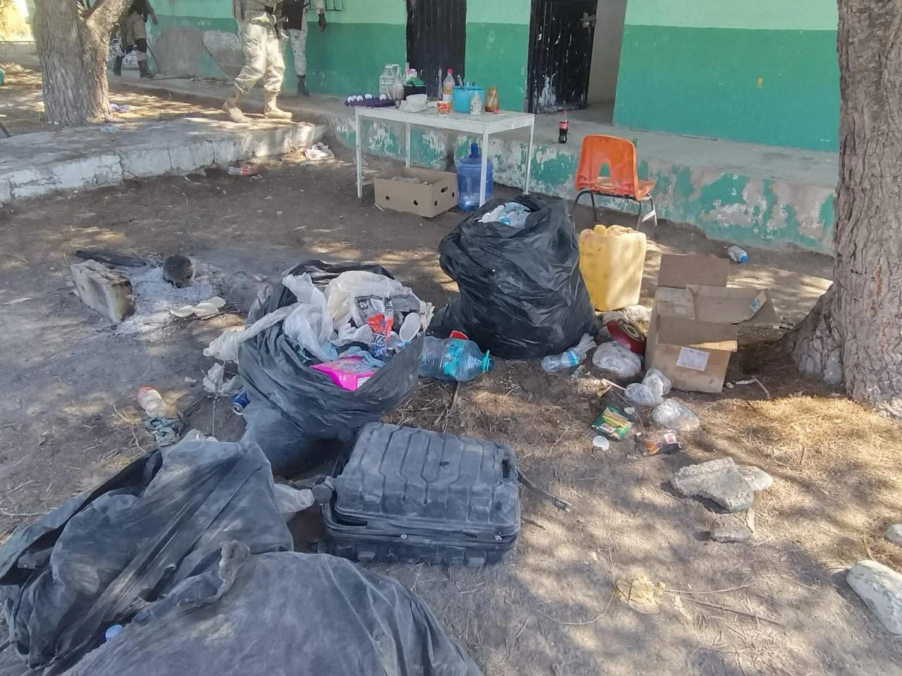 DESMANTELAN CAMPAMENTO3