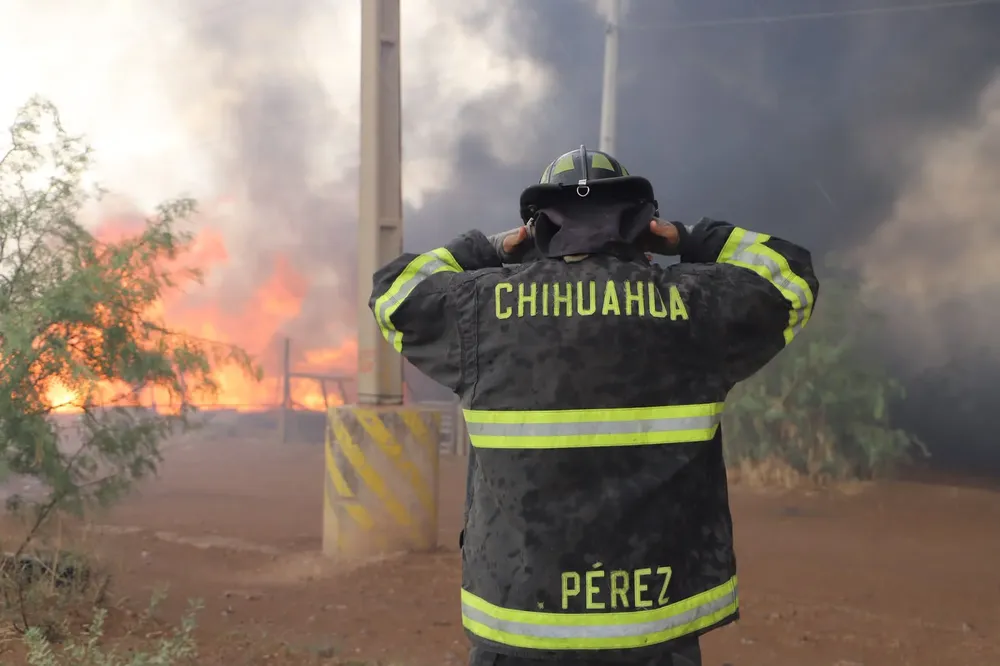 COMBATEN INCENDIO8