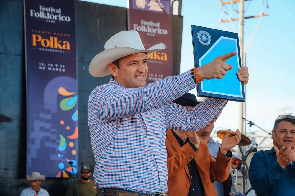 Nuevo récord de 3 mil 754 bailarines2