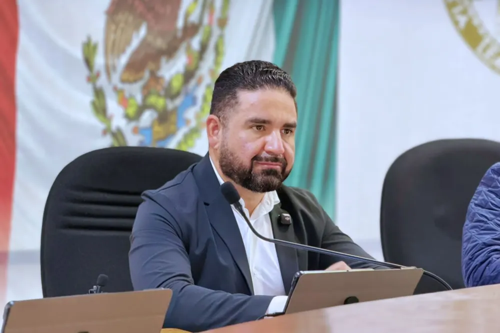 PIDE RENUNCIA ADOCTRINAMIENTO IDEOLOGICO