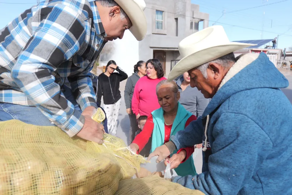 DIPUTADO ZUBIA ENTREGA APOYOS5