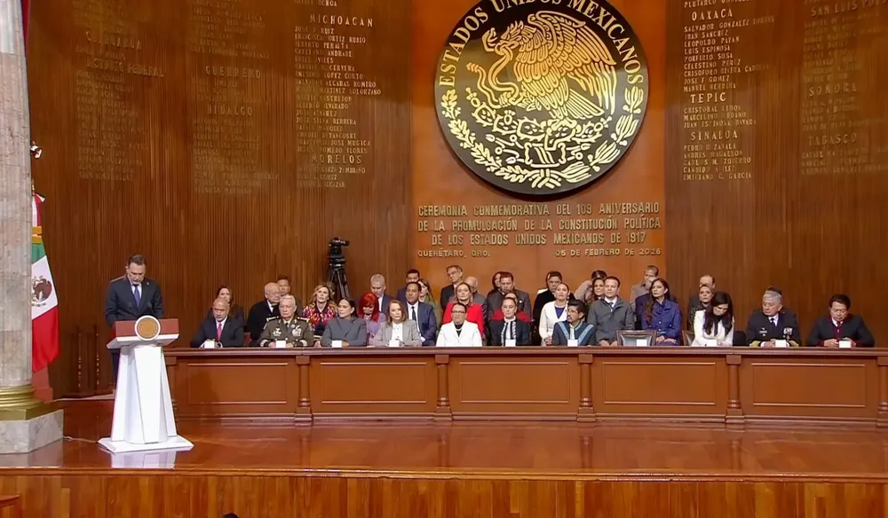 ACUDE MARU CON CLAUDIA2