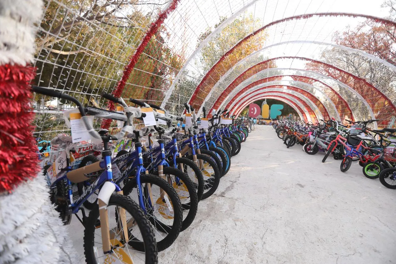 ENTREGA JUGUETES  CPC Y SANTA5