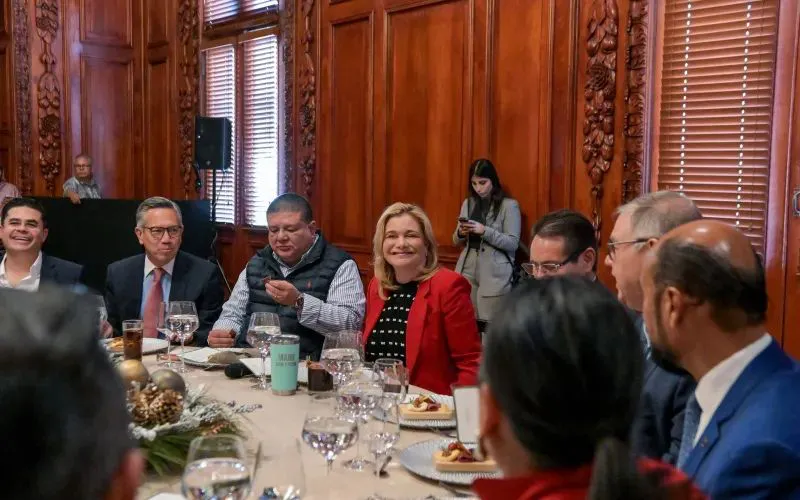 M,ARU ENCABEZA BRINDIS3