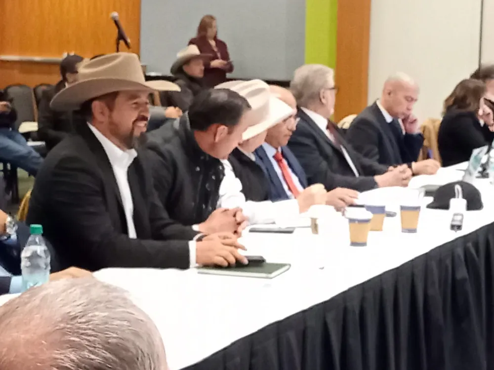 CHIHUAHUA EXPONE GUSANO B13