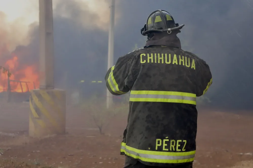 COMBATEN INCENDIO2