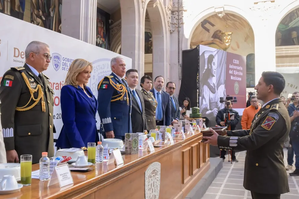 MARU ENCABEZA DIA EJERCITO13