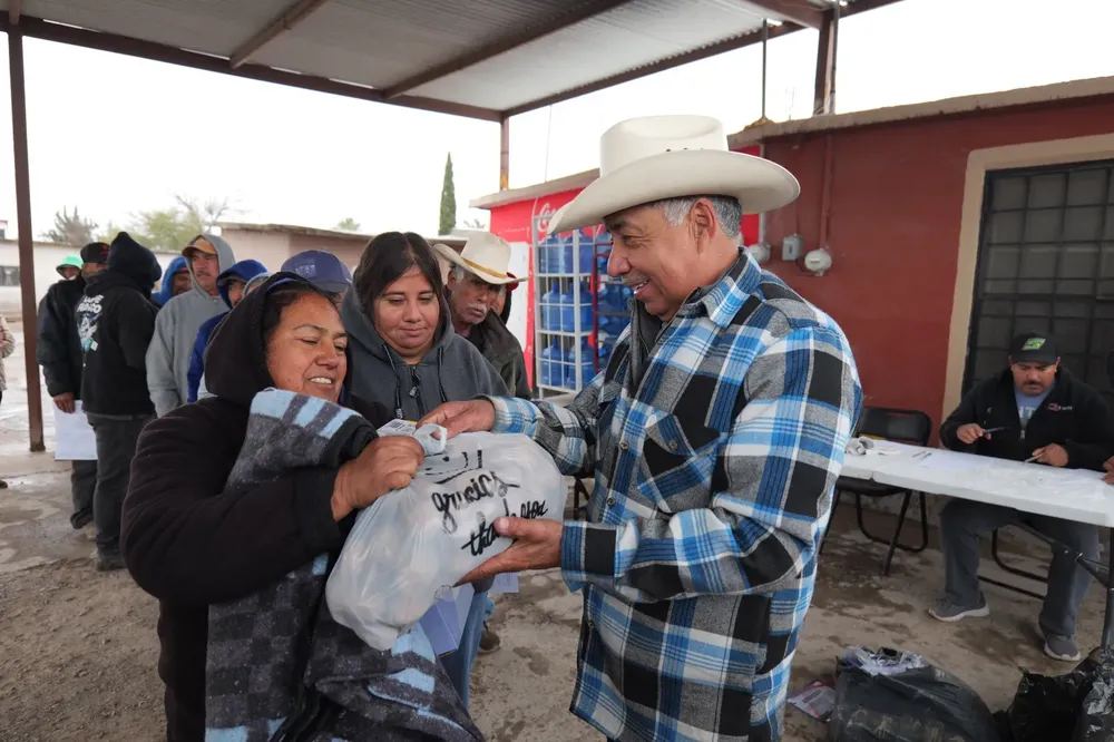 DIPUTADO ZUBIA ENTREGA APOYOS2
