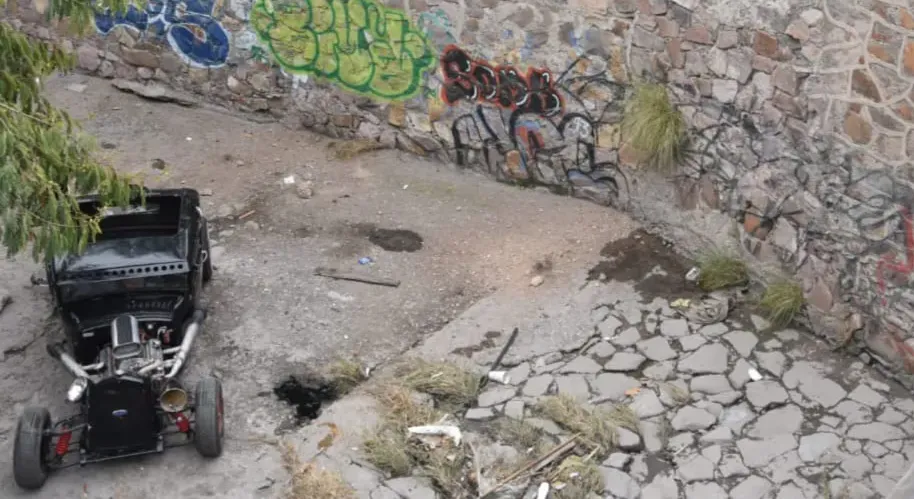 CAE AUTO CLASICO DE PUENTE