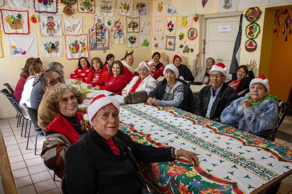 CELEBRA CON ABUELOS2