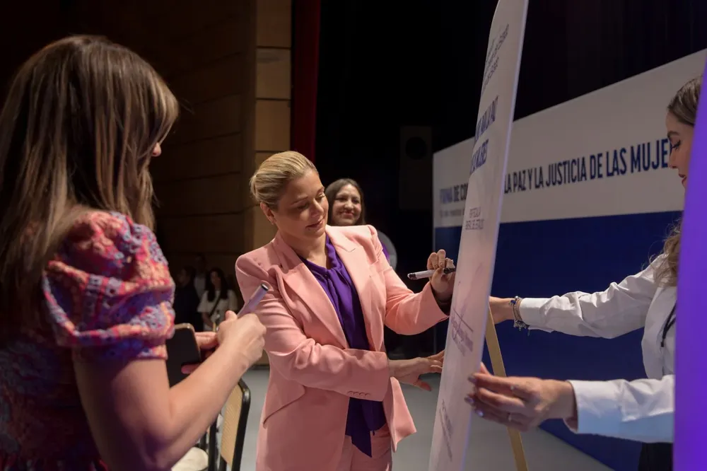 MARU CONVENIO PAZ MUJERES6