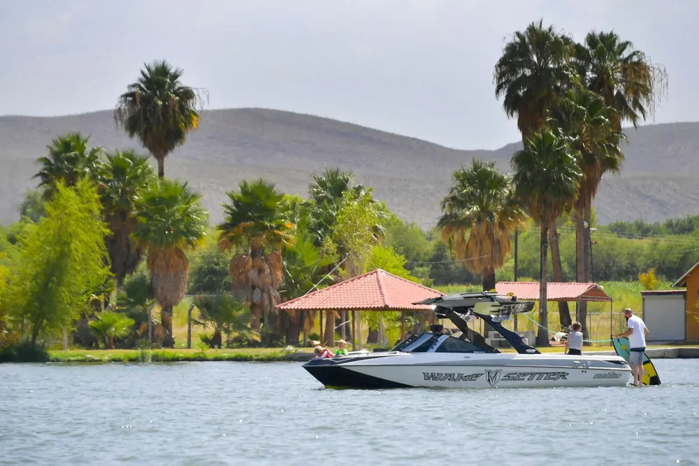 2fe1b283-df83-4bed-a875-2d311e665047