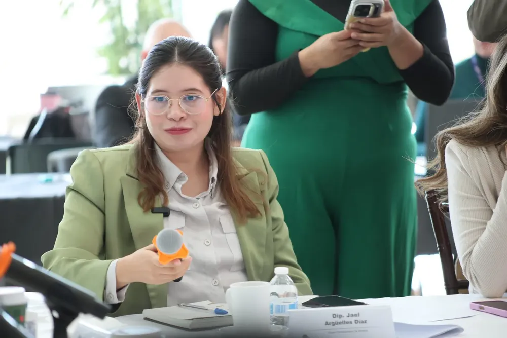 MORENA EXHIBE IGNORANCIA SALUD