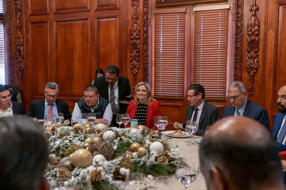 M,ARU ENCABEZA BRINDIS1