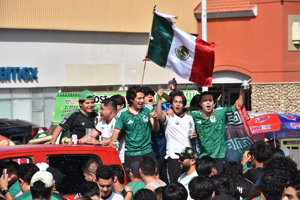 FESTEJAN TRIUNFO MUNDIAL1