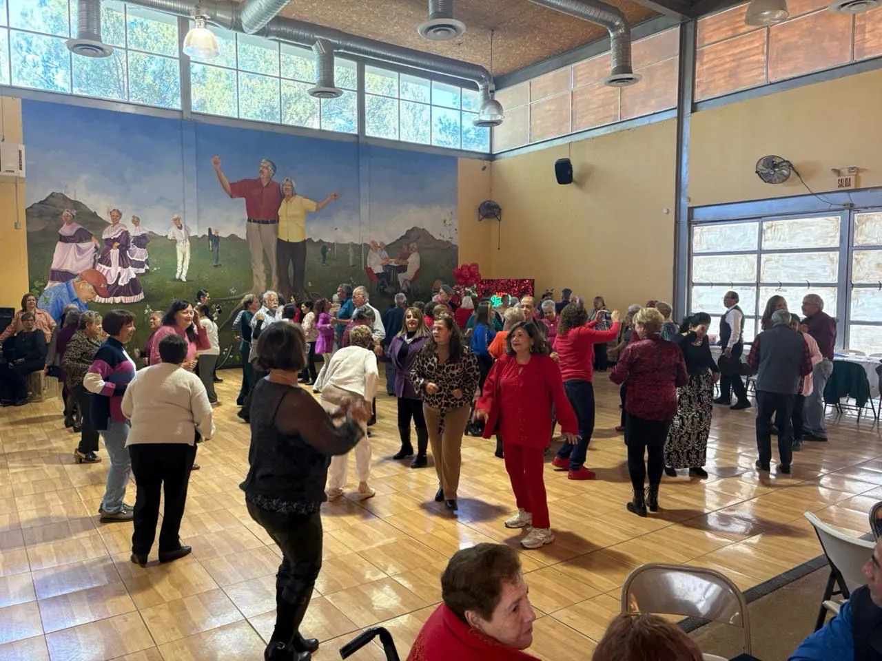 CELEBRA CON ABUELOS1