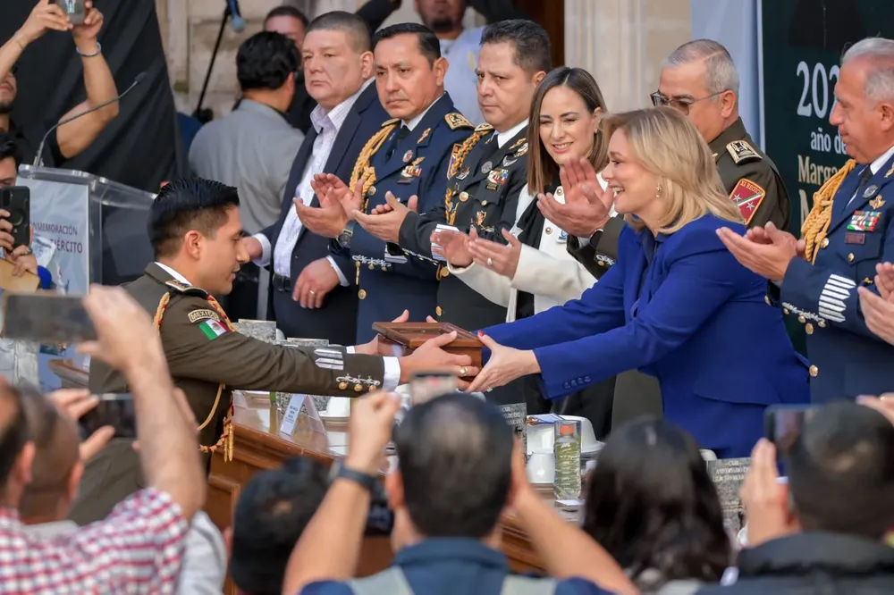 MARU ENCABEZA DIA EJERCITO14