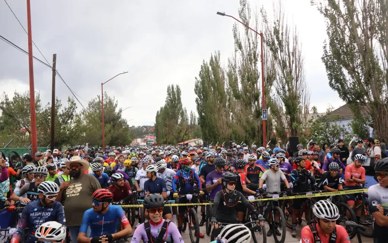 La Onza MTB y el desfile de la XXXI Cabalgata Villista (3).jpeg