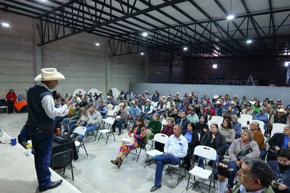 ARTURO ZUBIA LLEVA APOYOS3