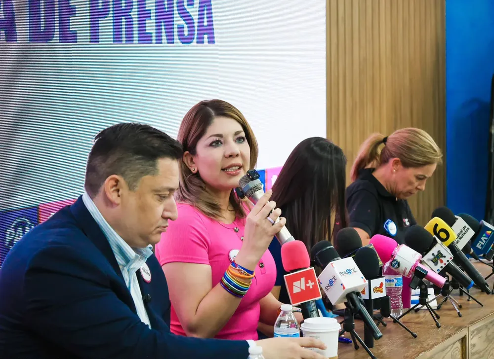 CUESTIONA VERSION DE MORENA1