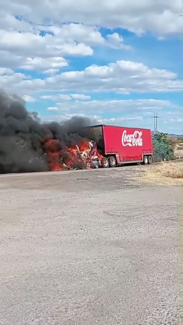 CAMION COCA COLA QUMADO