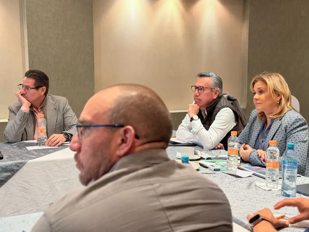 MARU SOSTIENE JUAREZ5