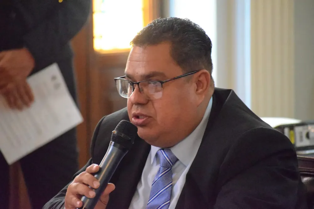 APRUEBA AYUNTAMIENTO VS APOLOGIA