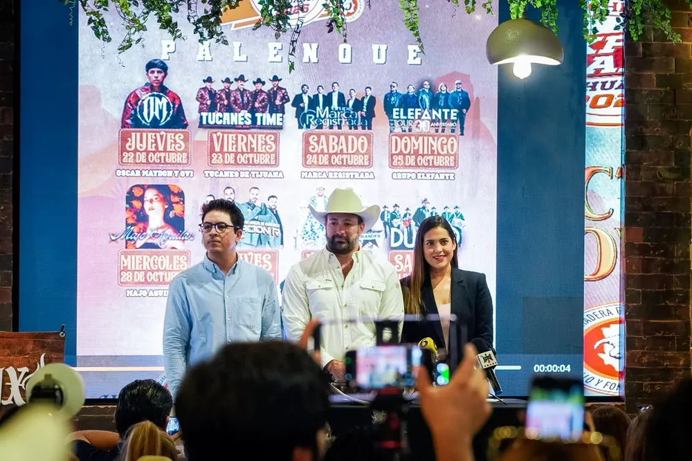 EXPOGAN REVELA CARTELERA ARTISTICA4