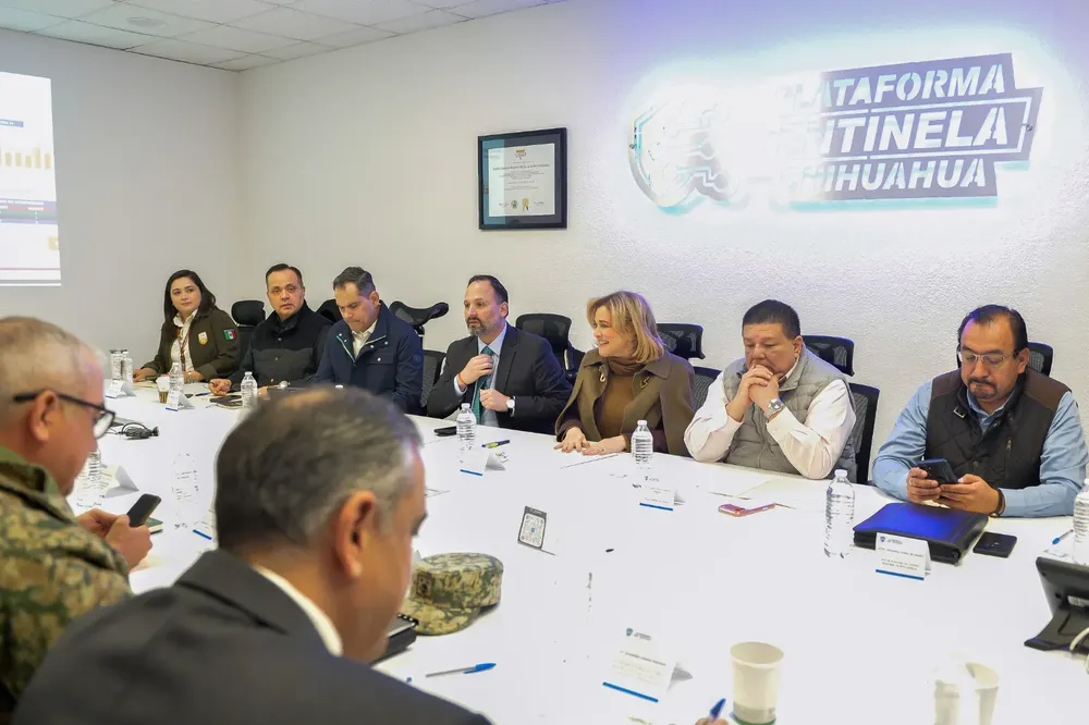 MARU ENCABEZA MESA JUAREZ2