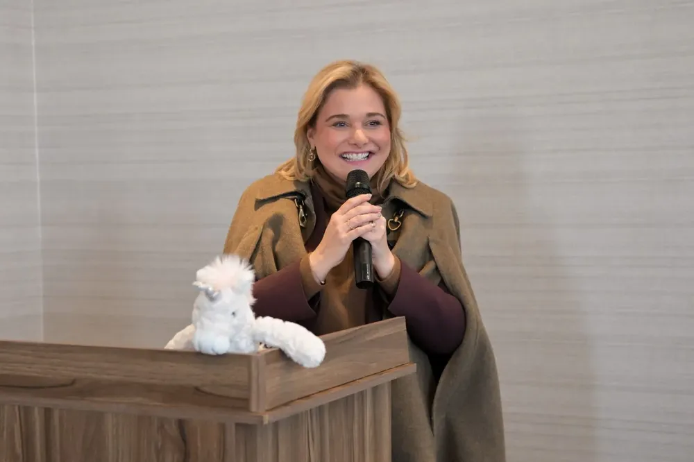 MARU CAMPOS SOBRE CORRAL