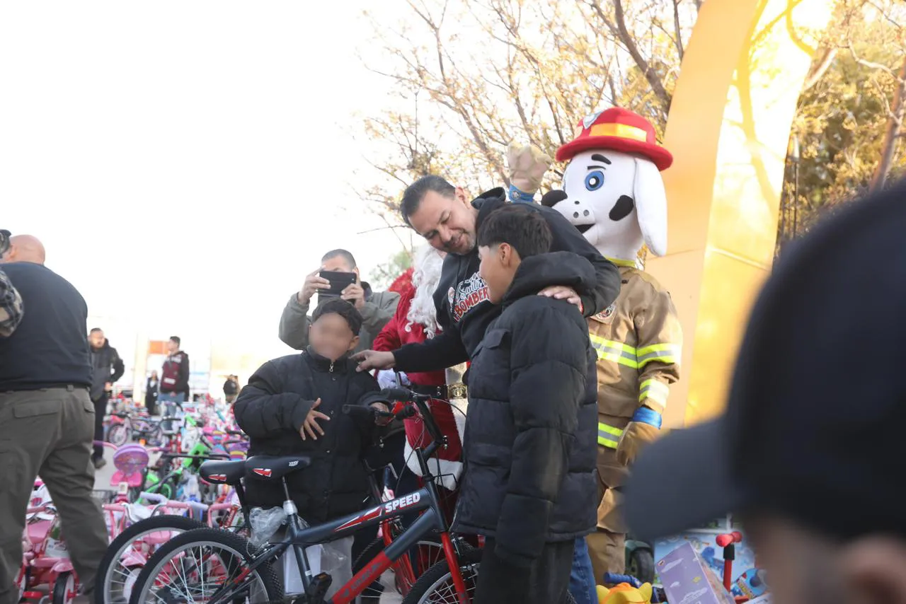 ENTREGA JUGUETES  CPC Y SANTA4