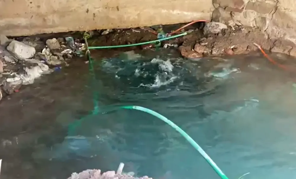 MEGA FUGA DE AGUA POTABLE FOTOS1