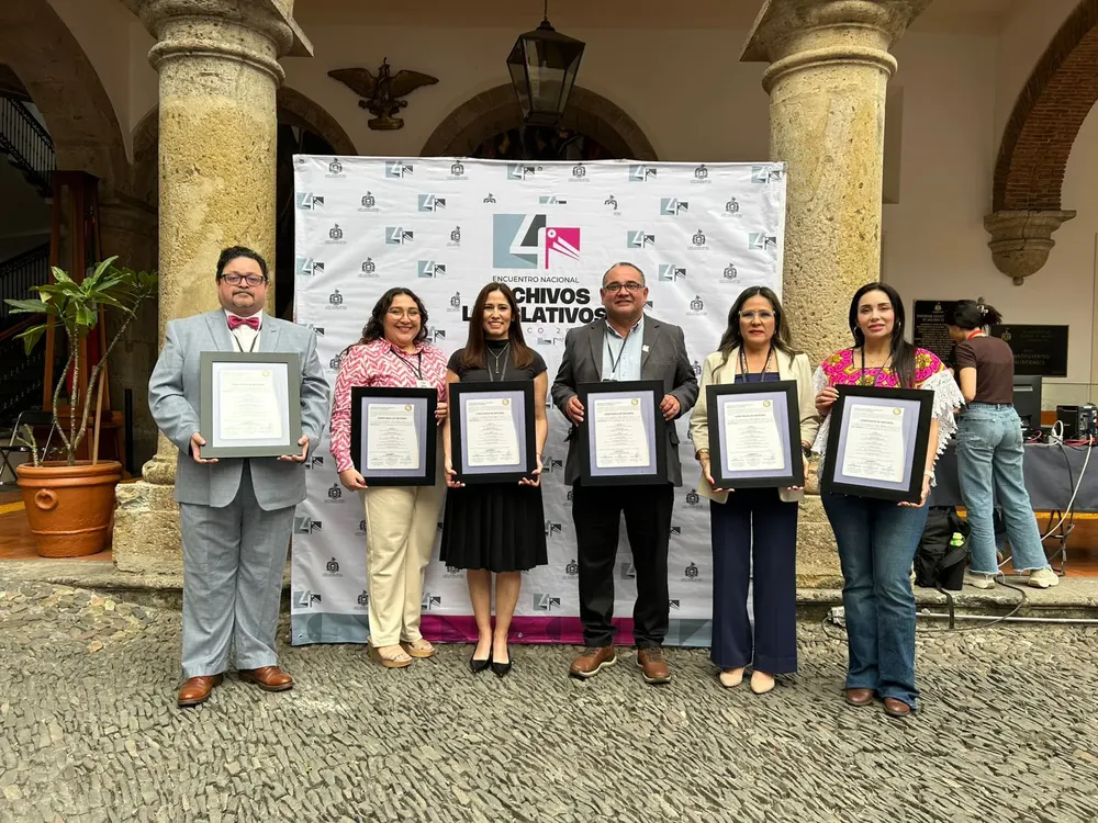 MIEMBRO DE CONSEJOS DEL PAIS1