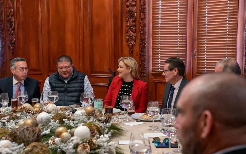 M,ARU ENCABEZA BRINDIS6