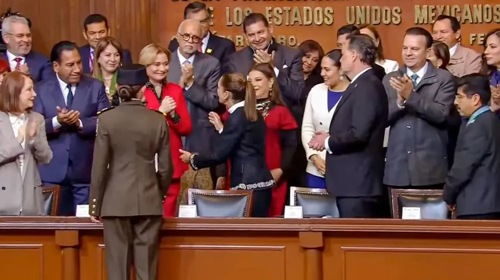 ACUDE MARU CON CLAUDIA3