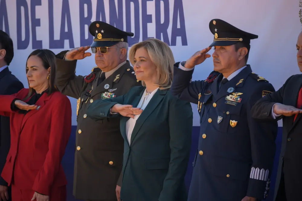 MARU EXHORTA A ESTUDIANTES2