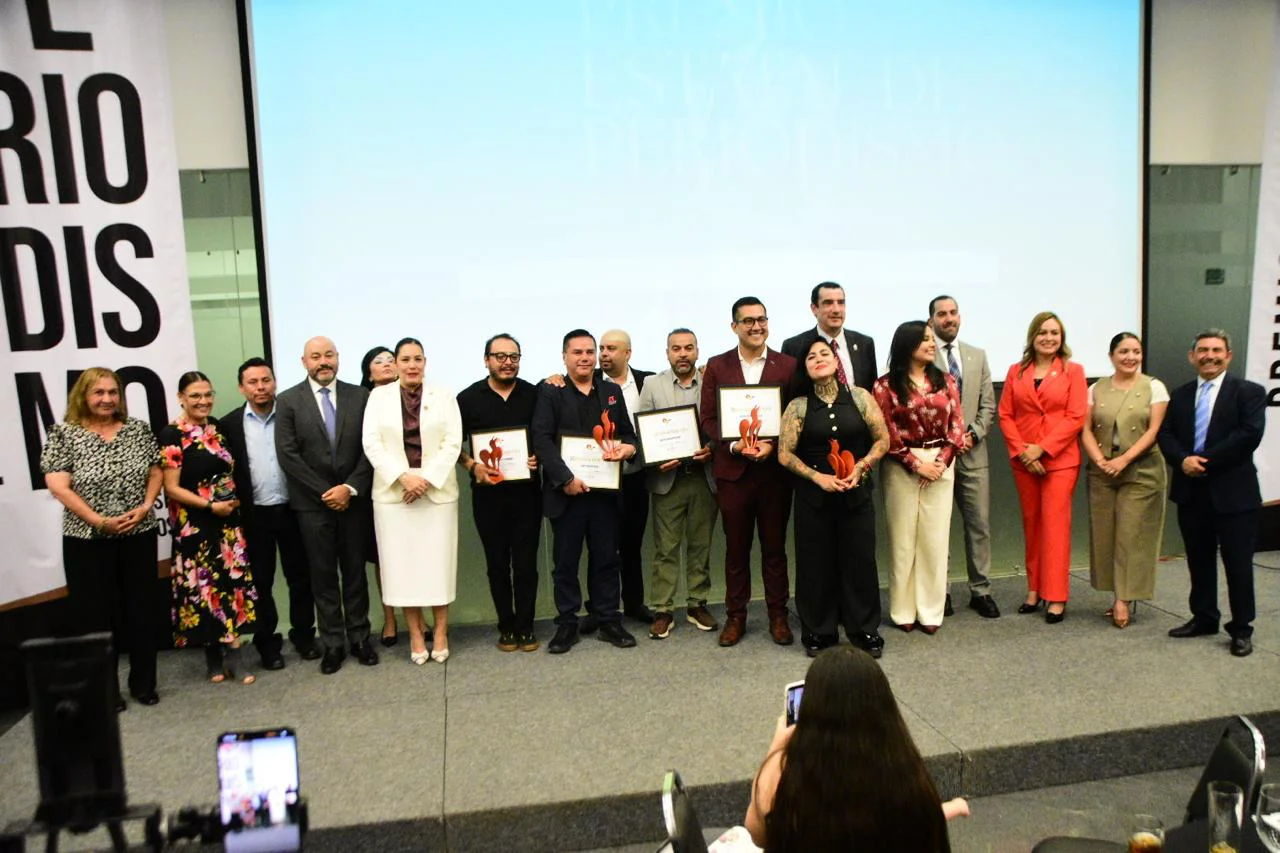 GANADORES PREMIO PERIODISMO